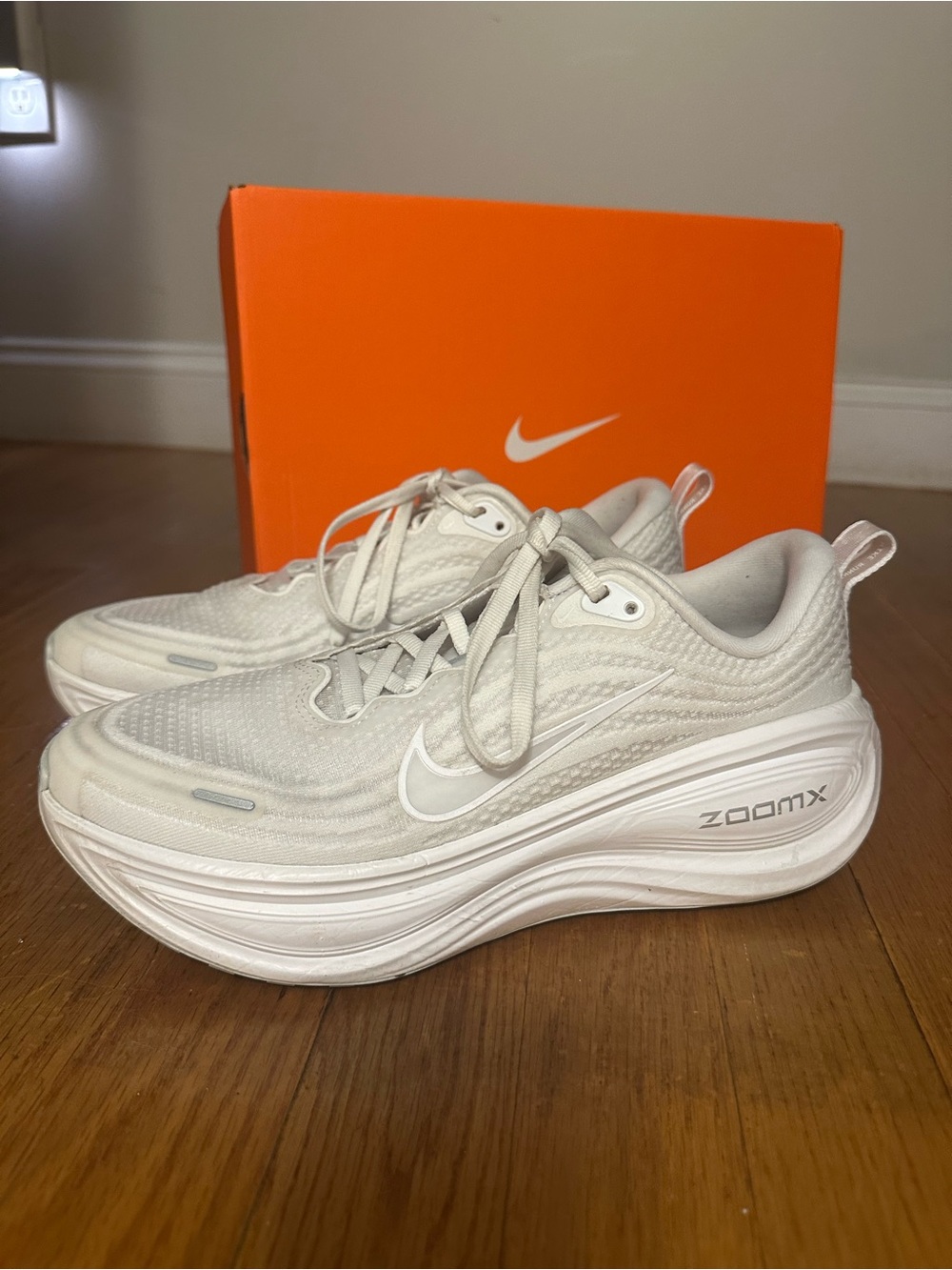 Nike Vomero plus women’s sneakers 9.5